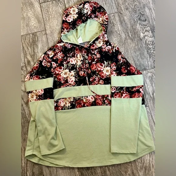 LOT 12 TOPS EUC 2x/3x - EUC - Picture 6 of 13